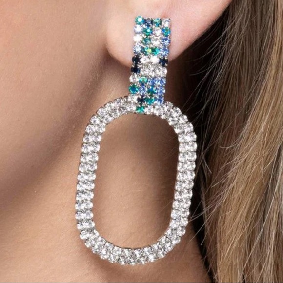 💙🤍💙 “GUARDED GLITZ” BLUE CRYSTAL RHINESTONE CLIP-ON EARRINGS ~ PAPARAZZI❗️ - Picture 1 of 4